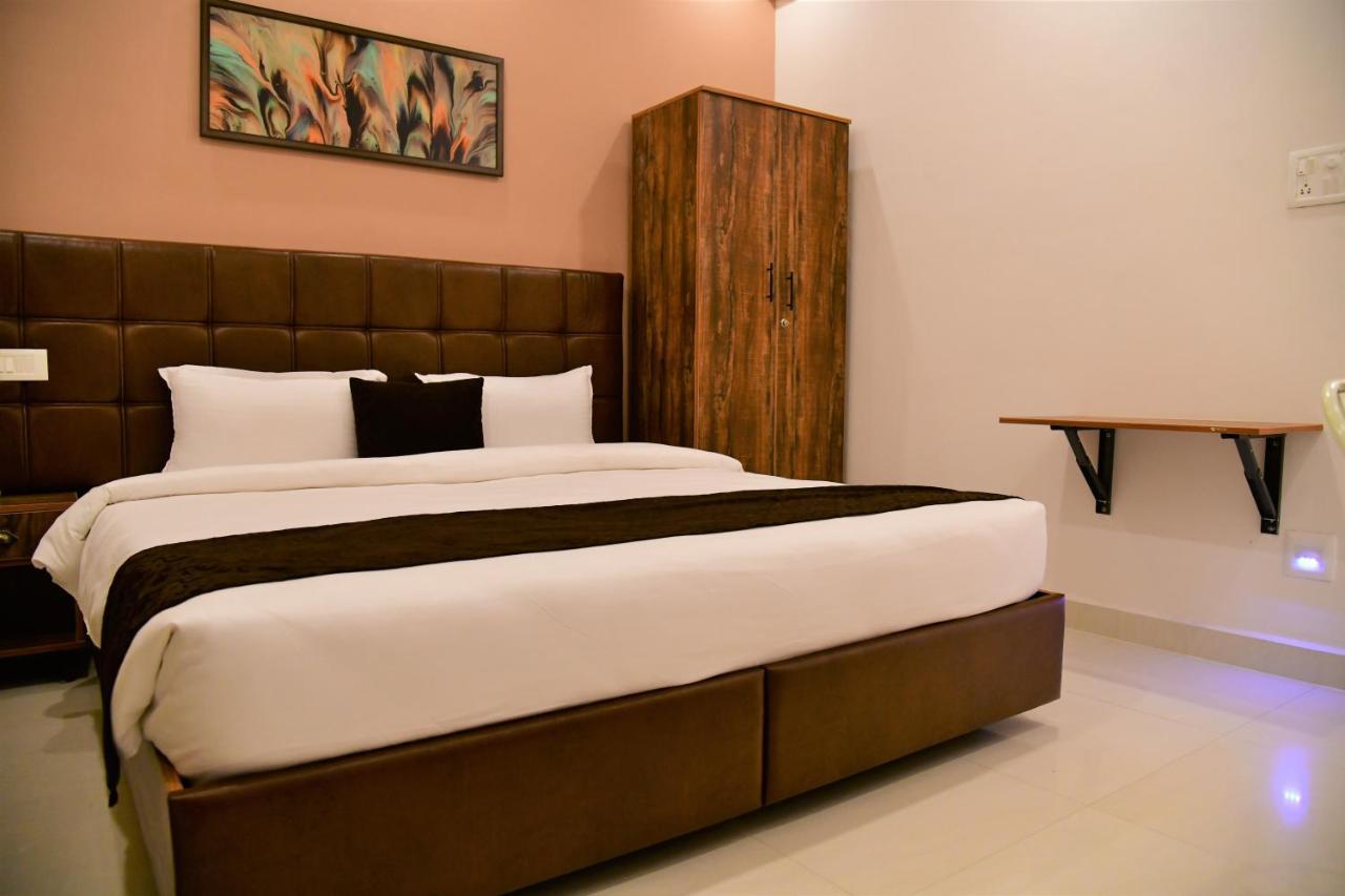 Xcel Luxury Hotel Apartments-Home Living Redefined Mysore Esterno foto